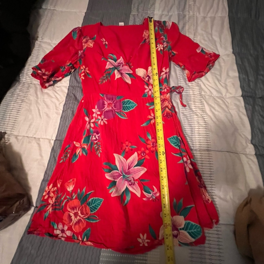 Old Navy Red Pink Green Tropical Floral Wrap Dress Bell Sleeve Size Medium - Picture 13 of 13
